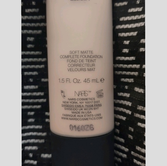 NARS Soft Matte Complete Foundation Bundle - Picture 7 of 15